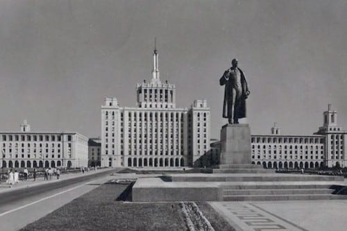 Press House and Lenin statue