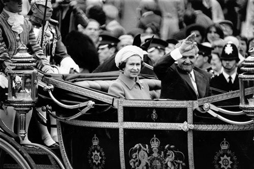 Queen-Elizabeth-and-Nicolae-Ceausescu